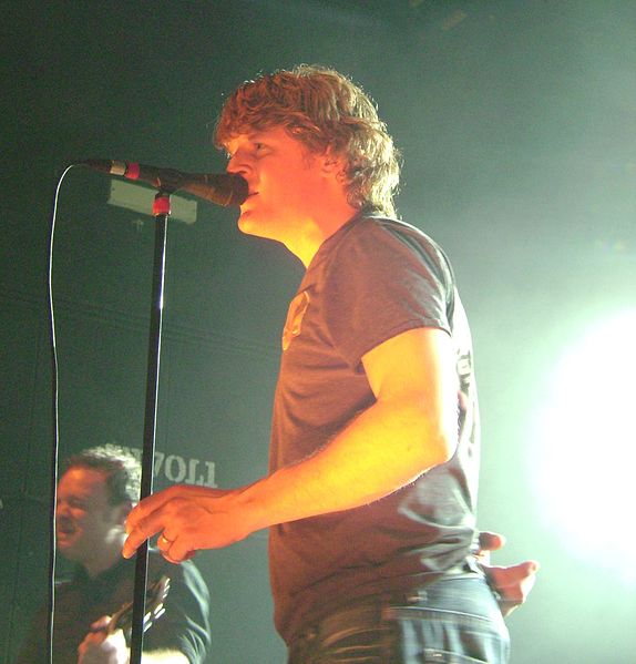 Bestand:Racoon, leadzanger Bart van der Weide (foto Wikimedia Commons).jpg